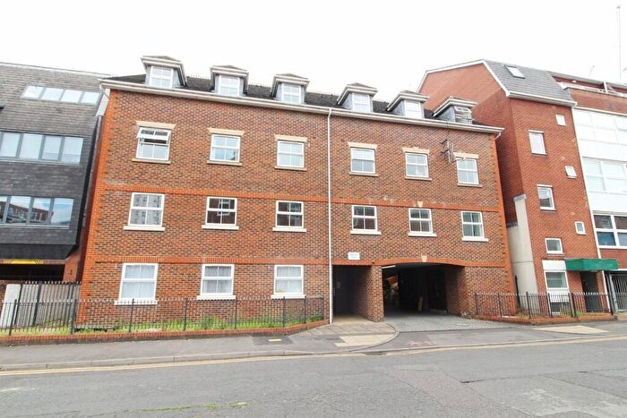 2 Bedroom Flat To Rent In Belmont Court, Vachel Road, Reading, Berkshire, RG1