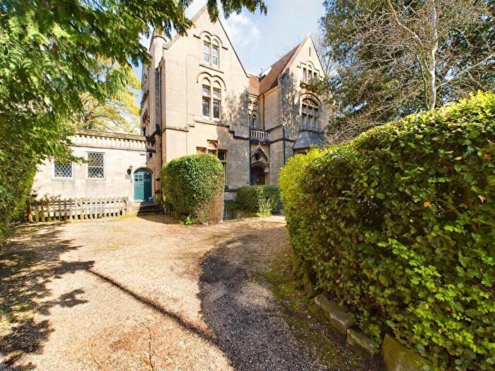 2 Bedroom Apartment To Rent In Bath Road, Reading, Berkshire, RG1