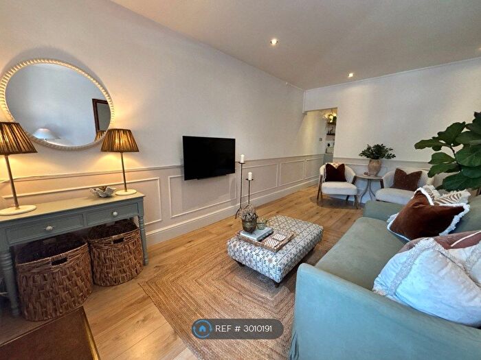2 Bedroom Flat To Rent In Fleet Road, Fleet, GU51