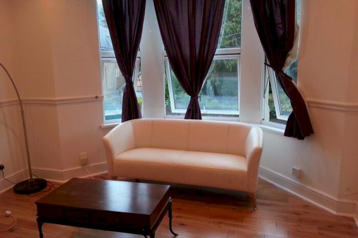 1 Bedroom Flat To Rent In Richmond Crescent, Roath, Cardiff, CF24