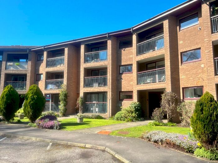 2 Bedroom Flat To Rent In York Road, Trinity, Edinburgh, EH5