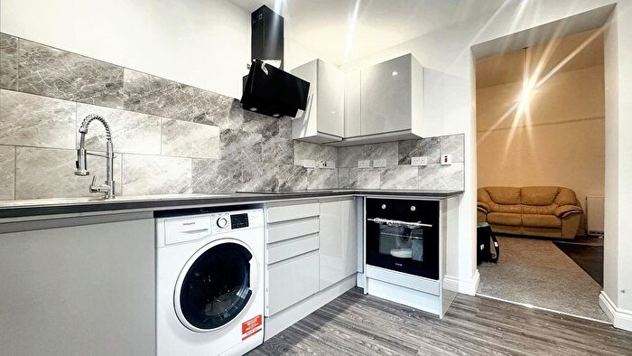 2 Bedroom Flat To Rent In Roslyn Road, Bristol, BS6