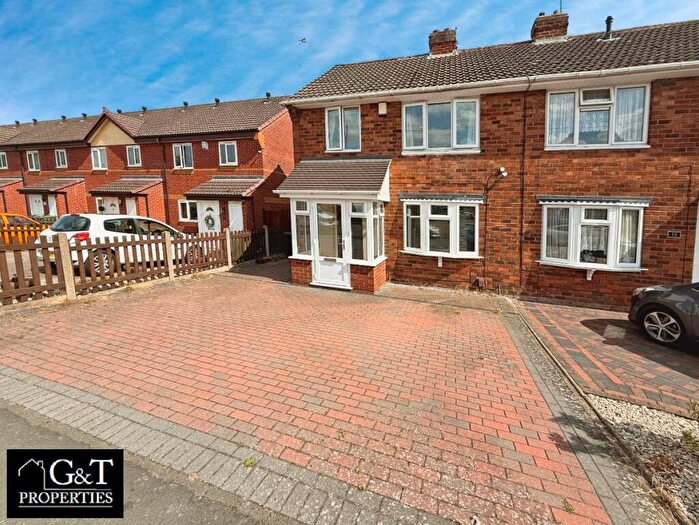 3 Bedroom Semi-Detached House For Sale In Dingle Road, Kingswinford, DY6