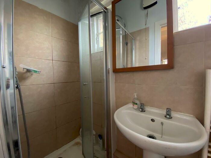 7 Bedroom Semi-Detached House To Rent In Richmond Gardens, SO17