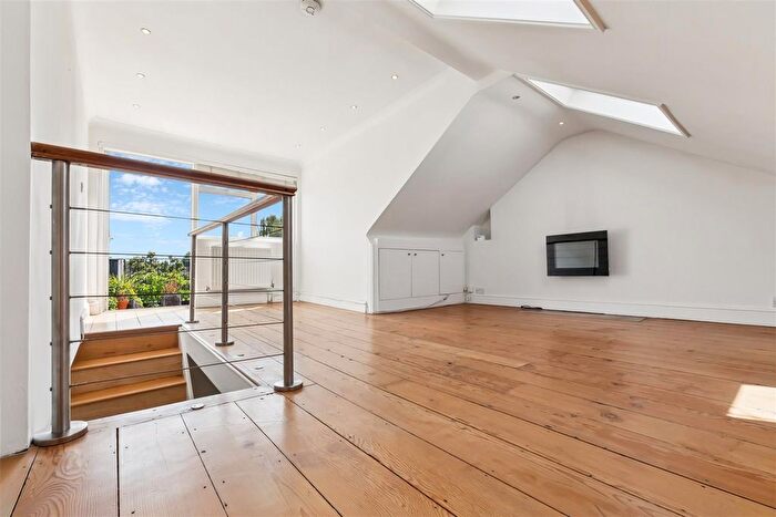 2 Bedroom Flat For Sale In Coombe Road, London, W4