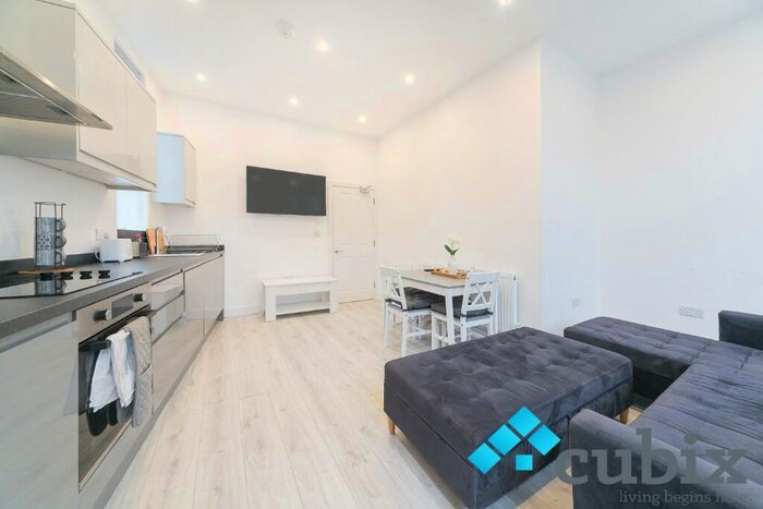 2 Bedroom Flat To Rent In Camberwell Road, London, SE5