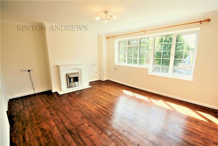 2 Bedroom Flat To Rent In College Court, The Mall, Ealing, W5