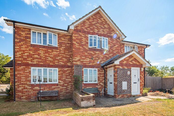 2 Bedroom Terraced House For Sale In Mill Corner, Aylesbury, HP18