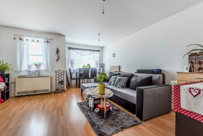 2 Bedroom Flat To Rent In Thyme Close, Blackheath, London, SE3