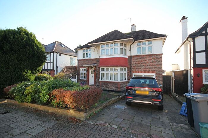 6 Bedroom Detached House For Sale In The Crossways, Wembley, HA9