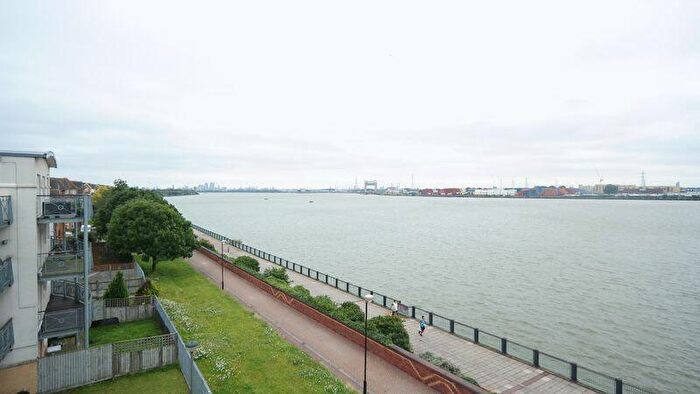 2 Bedroom Flat To Rent In Fantail Close, Thamesmead London, SE28