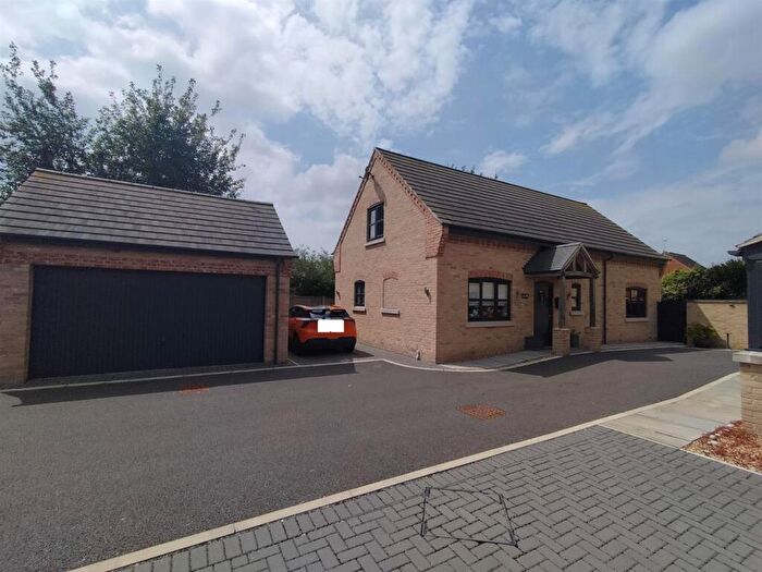 3 Bedroom Detached House For Sale In Orchard Close, Crowland, PE6
