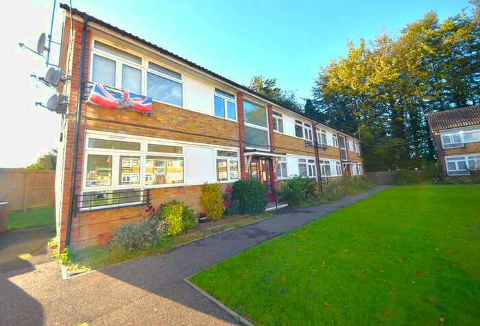1 Bedroom Flat To Rent In Shelburne Court, High Wycombe, HP12