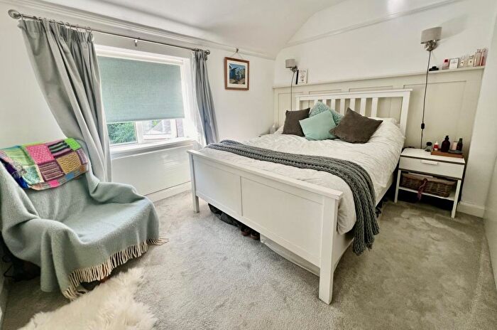 2 Bedroom Cottage For Sale In Kingsbury Lane, Ringwood, BH24