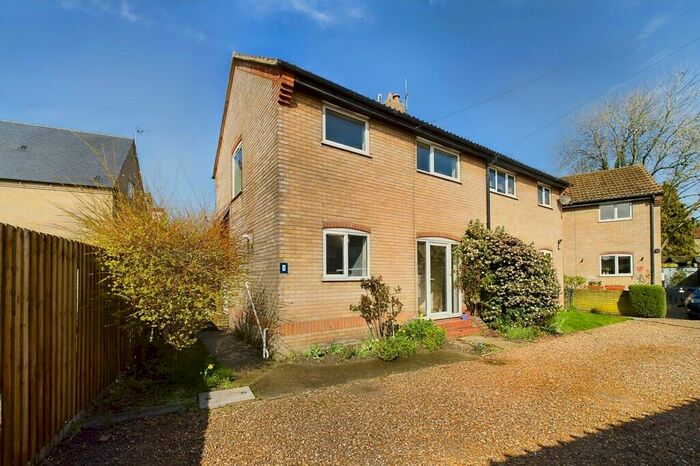 3 Bedroom Semi-Detached House To Rent In Claxton Close, Thetford, IP24