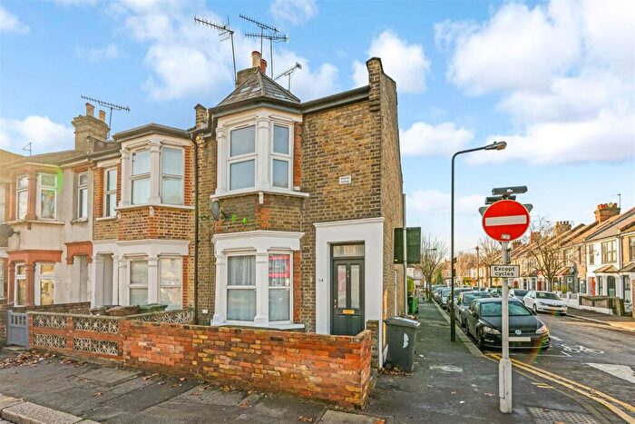 1 Bedroom Flat For Sale In Chingford Road, London, E17