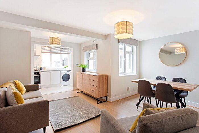 2 Bedroom Flat To Rent In Hugon Road, London, SW6