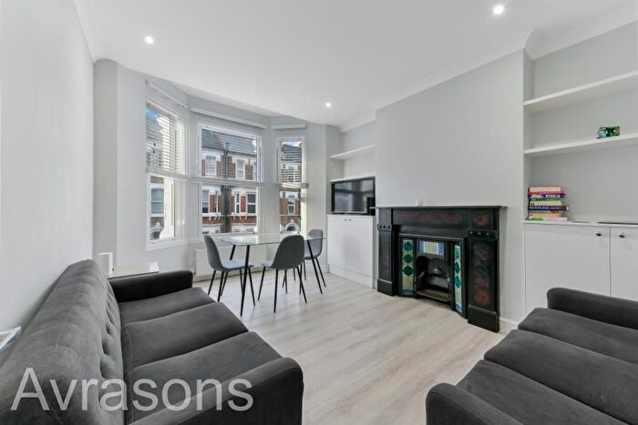 2 Bedroom Flat To Rent In Mayflower Road, Clapham North, SW9
