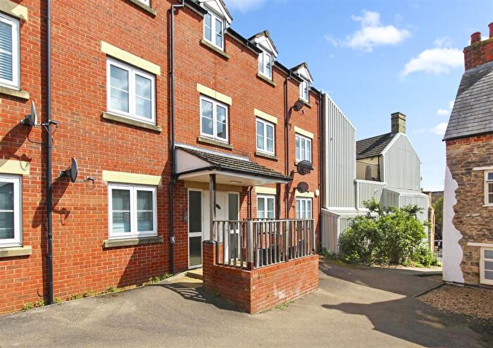 2 Bedroom Flat To Rent In Palace Gate, Irthlingborough, NN9