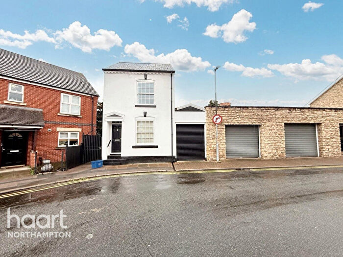 2 Bedroom Link Detached House For Sale In Military Road, Northampton, NN1