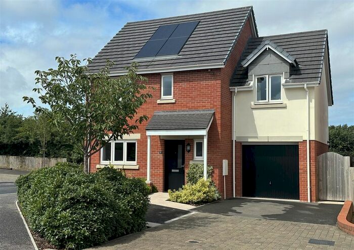 3 Bedroom Detached House For Sale In Osborne Gardens, Barnstaple, EX31