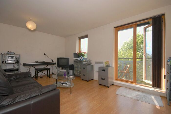 1 Bedroom Flat To Rent In Tay Court, Bethnal Green, E2