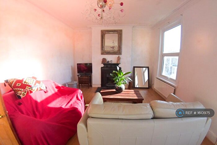 3 Bedroom Maisonette To Rent In Fransfield Grove, London, SE26