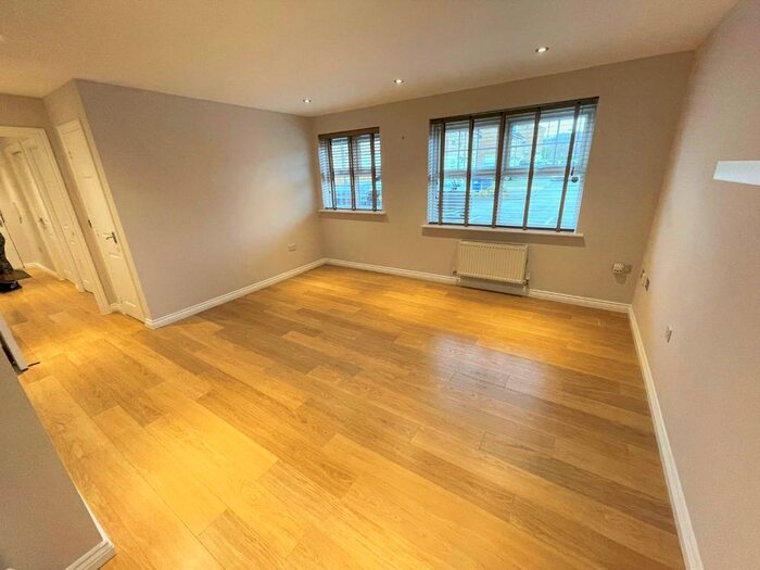 2 Bedroom Flat To Rent In Bampton Drive, Mill Hill, NW7