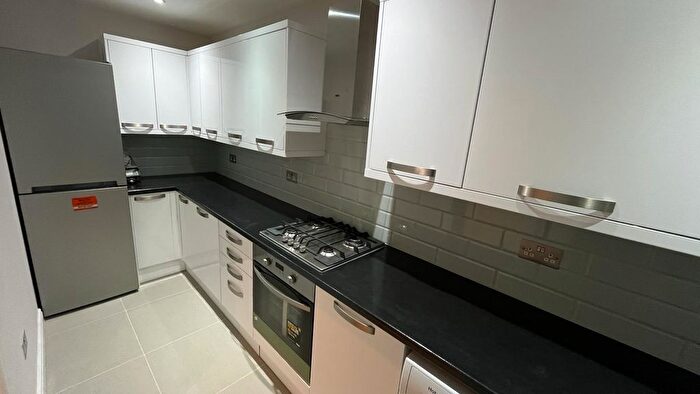3 Bedroom End Of Terrace House To Rent In Hounslow, TW5