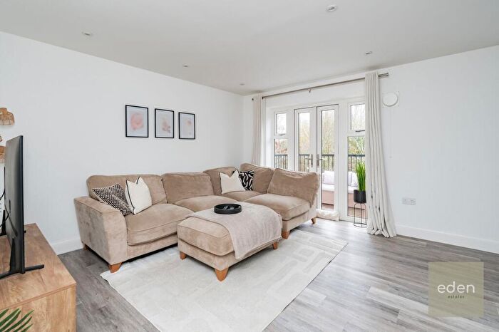 2 Bedroom Flat For Sale In Carmelite Road, Priory Court, ME20