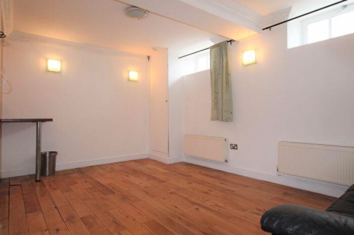 1 Bedroom Flat To Rent In Charrington House, Cephas Avenue, London, E1