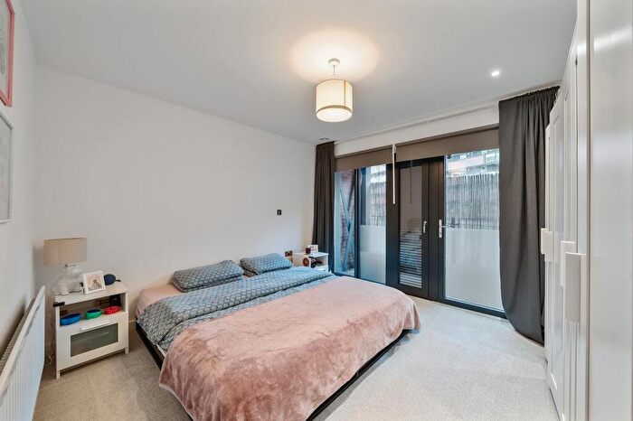 2 Bedroom Flat For Sale In Rotherhithe New Road, London, SE16