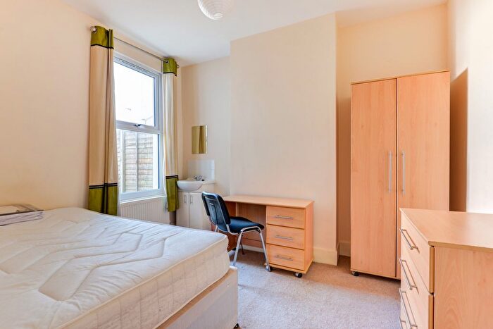 6 Bedroom Semi-Detached House To Rent In Brading Road, Brighton, BN2