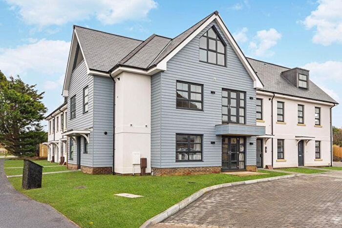 2 Bedroom Flat To Rent In Sandlands Point, East Wittering, PO20