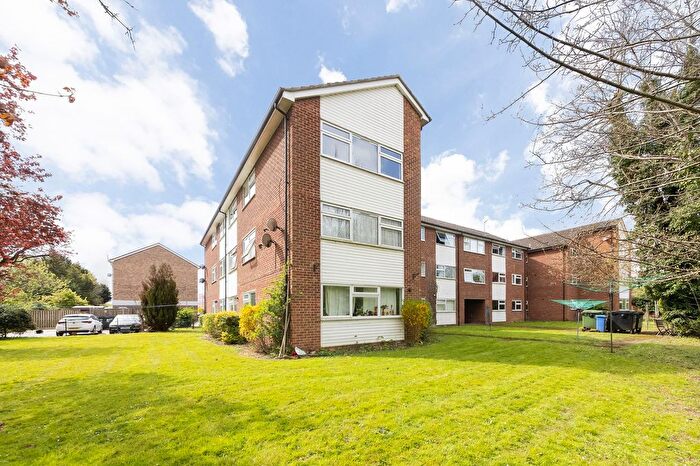 2 Bedroom Flat For Sale In Jenyns Court, Abingdon, OX14