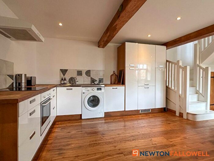 2 Bedroom Barn Conversion For Sale In Willoughby Court, Norwell, NG23