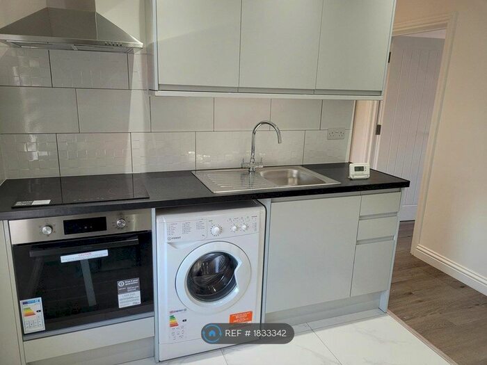 Studio To Rent In Dartford, Dartford, DA1