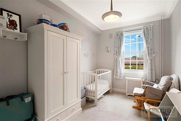 3 Bedroom Apartment For Sale In Brampton Court, Brampton Grove, NW4
