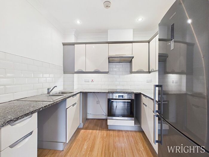 2 Bedroom Flat For Sale In Merrifield Court, Welwyn Garden City, AL7