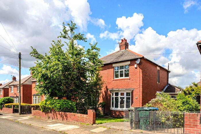 3 Bedroom Semi Detached House For Sale In Kinnaird Avenue, Denton Burn, Newcastle Upon Tyne, NE15