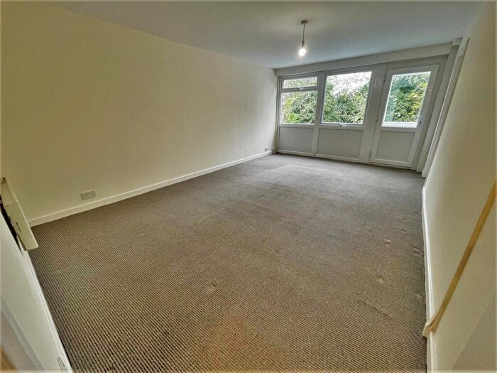 2 Bedroom Flat To Rent In A Fairburn Drive, Garforth, Leeds, LS25