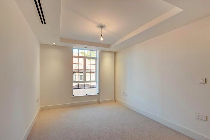 2 Bedroom Flat To Rent In Chandos Way, Hampstead Reach, London, London, NW11