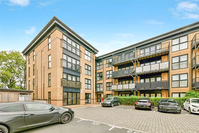 2 Bedroom Flat For Sale In Giles Crescent, Stevenage, Hertfordshire, SG1
