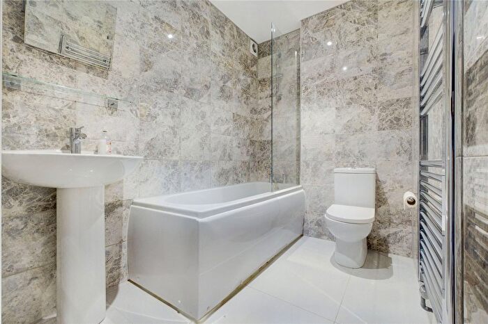 1 Bedroom Flat For Sale In Church Street, Theale, Reading, Berkshire, RG7