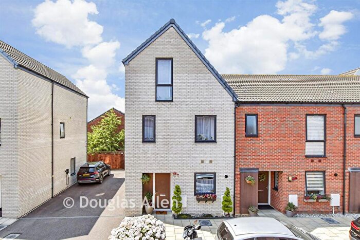 4 Bedroom End Of Terrace House For Sale In Marine Crescent, Ilford, Essex, IG6