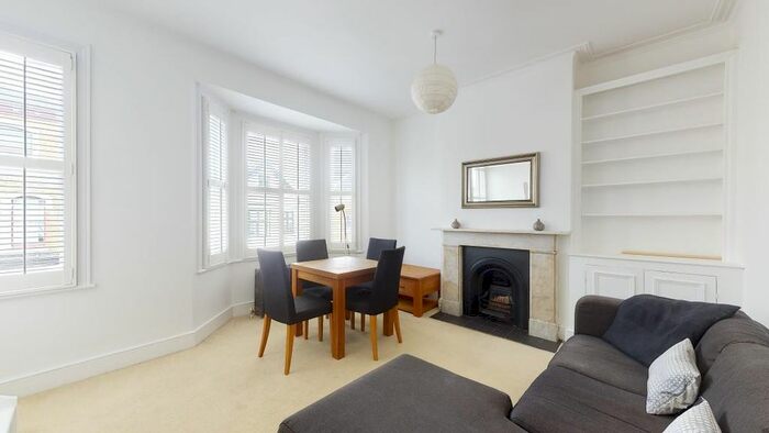 2 Bedroom Flat For Sale In The Vineyard, TW10
