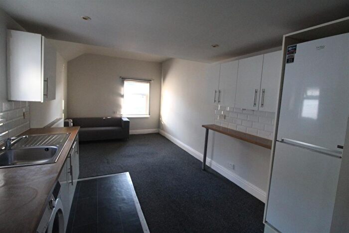 3 Bedroom Flat To Rent In Claude Road, Roath, CF24