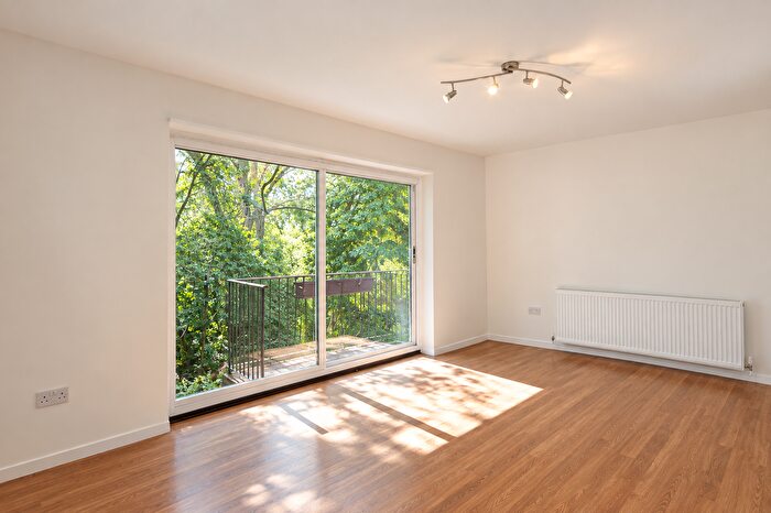 2 Bedroom Flat To Rent In Baring Road, London, SE12
