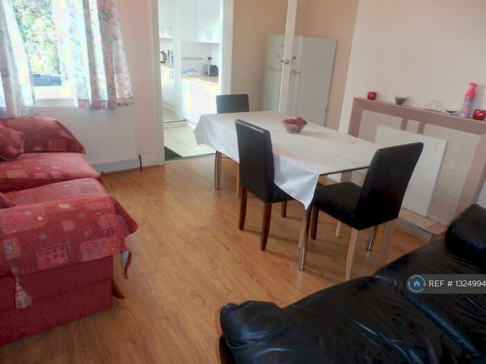 3 Bedroom Terraced House To Rent In Store Street, Sheffield, S2