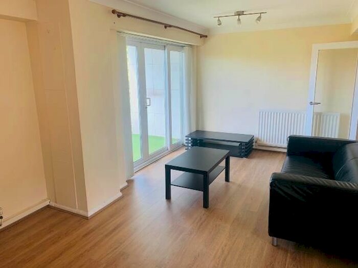 2 Bedroom Flat To Rent In Melville Road, Edgbaston, Birmingham, B16